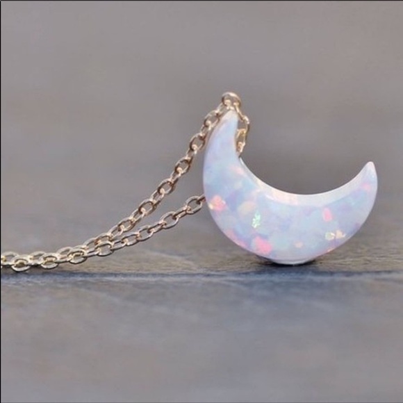 Farah Jewelry Jewelry - NWT. Fire opal crescent shape Festival pendant🌙